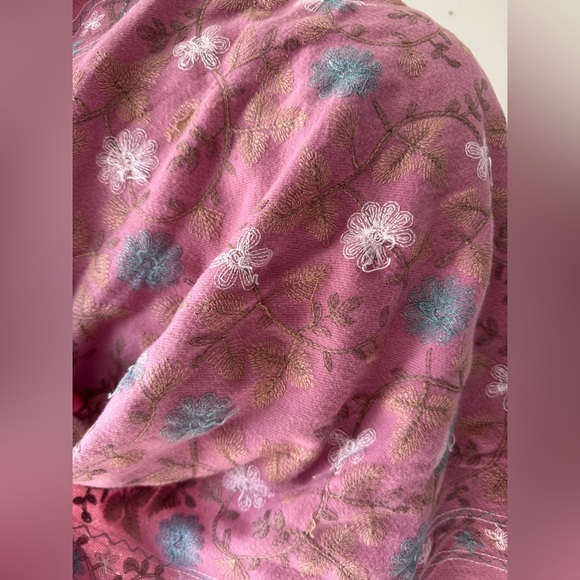 Gorgeous Rose Pink Floral Embroidery Cashmere Fringed lWrap/Scarf 26”x 76” - Picture 5 of 11